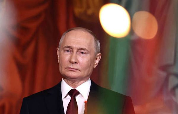 Vladimir Putin 'ready to invade' as NATO spy chief warns of 'mini-operation'
