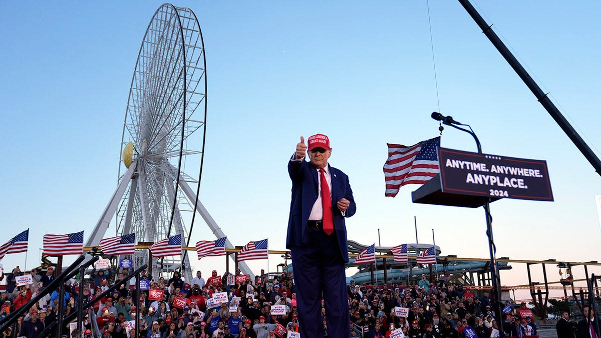 Massive Trump beach rally in deep blue NJ draws stark contrast to Biden's beach weekend: 'Biden could never'