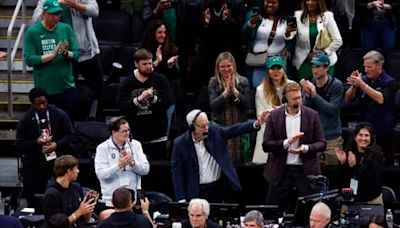 After 43 years, watch Mike Gorman sign off his final Celtics broadcast - The Boston Globe