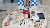 Interceptada en Tudela portando armas de fuego, armas blancas, alarmas de viviendas, 4 móviles y 7.647 euros