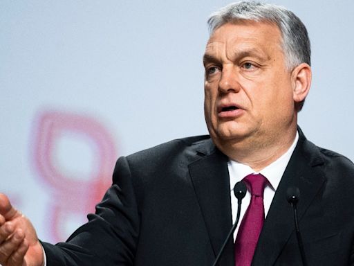 Orbán pide un pacto entre Meloni y Le Pen para el “renacimiento de la derecha en Europa”