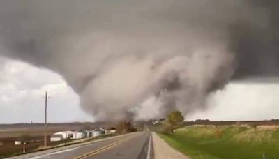 Vídeos mostram destruição após série de tornados nos Estados Unidos; veja