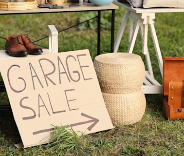 22 Hilarious Garage Sale Sign Ideas & Tips to Make a Great Sign