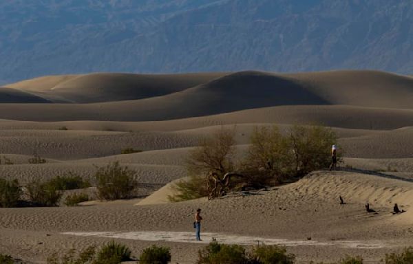 Tourist suffers 3rd-degree burns to his feet after losing flip-flops in Death Valley
