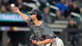 Mets to cut Jorge López after reliever throws glove into stands following ejection