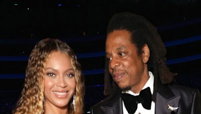 Beyoncé and Jay-Z Put in Their Love on Top in Rare Birthday Vacation Photos - E! Online