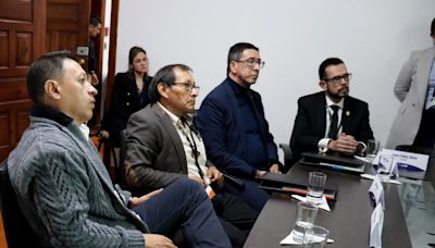 Ecuador entrega actas secretas a familiares de periodistas asesinados en 2018 en Colombia