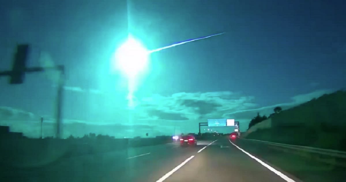 Incredible Footage: Blazing Blue Meteor Caught on Camera as it Streaks through Sky Over Portugal, Spain