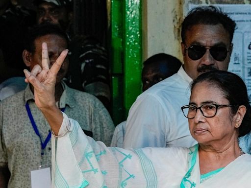 Calcutta High Court To Hear Bengal Governor's Defamation Suit Against Mamata Banerjee - News18