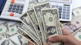 Dollar rises on retail sales boost