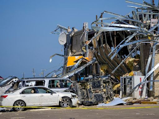 Fuertes tormentas causan la muerte de al menos 13 personas en el centro de Estados Unidos