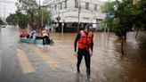 El hombre que salvó a 300 personas de una inundación sin saber nadar