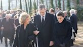 La reina Letizia y doña Sofía, muy unidas en el funeral de Constantino de Grecia