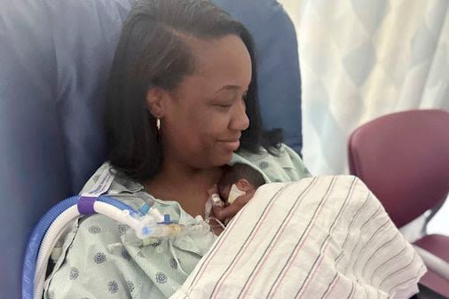 ‘Micropreemie’ baby who weighed just over 1 pound at birth goes home from Illinois hospital - The Boston Globe