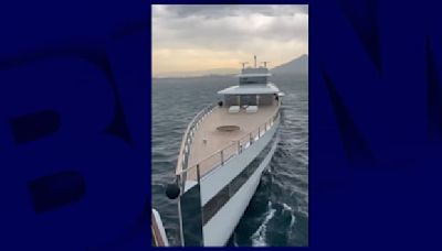 "Une éraflure qui va coûter cher": le yacht de Steve Jobs percute le bateau d'un milliardaire à Naples