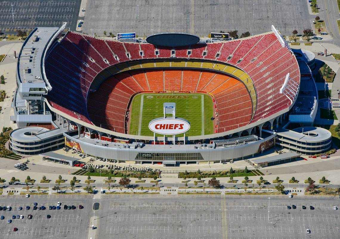 Casting company will pay people to be an extra in Kansas City Chiefs Hallmark movie