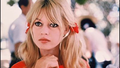 Brigitte Bardot mariée mais en couple avec un autre : son amant était fiancé à la soeur d'un immense chanteur français...