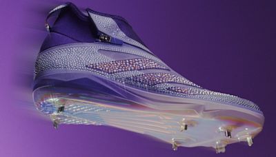 Julio Rodríguez's new limited-edition cleats shimmer thanks to Swarovski partnership