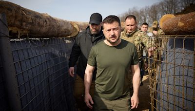 Zelensky pede maior velocidade em fornecimento de armas à Otan