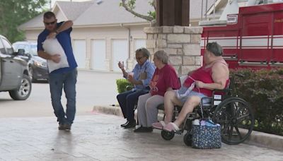 Residents at senior living apartment complex in northeast Houston brave another day without power