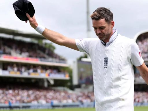 James Anderson Almost In Tears As He Walks Off Field For Last Time After Retirement Match | WATCH