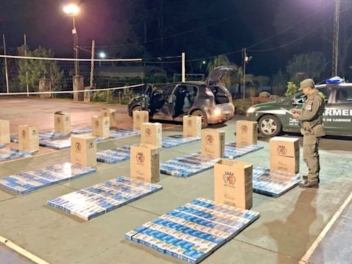 Gendarmería incautó 6890 atados de cigarrillos extranjeros en un auto abandonado tras eludir un control en Misiones