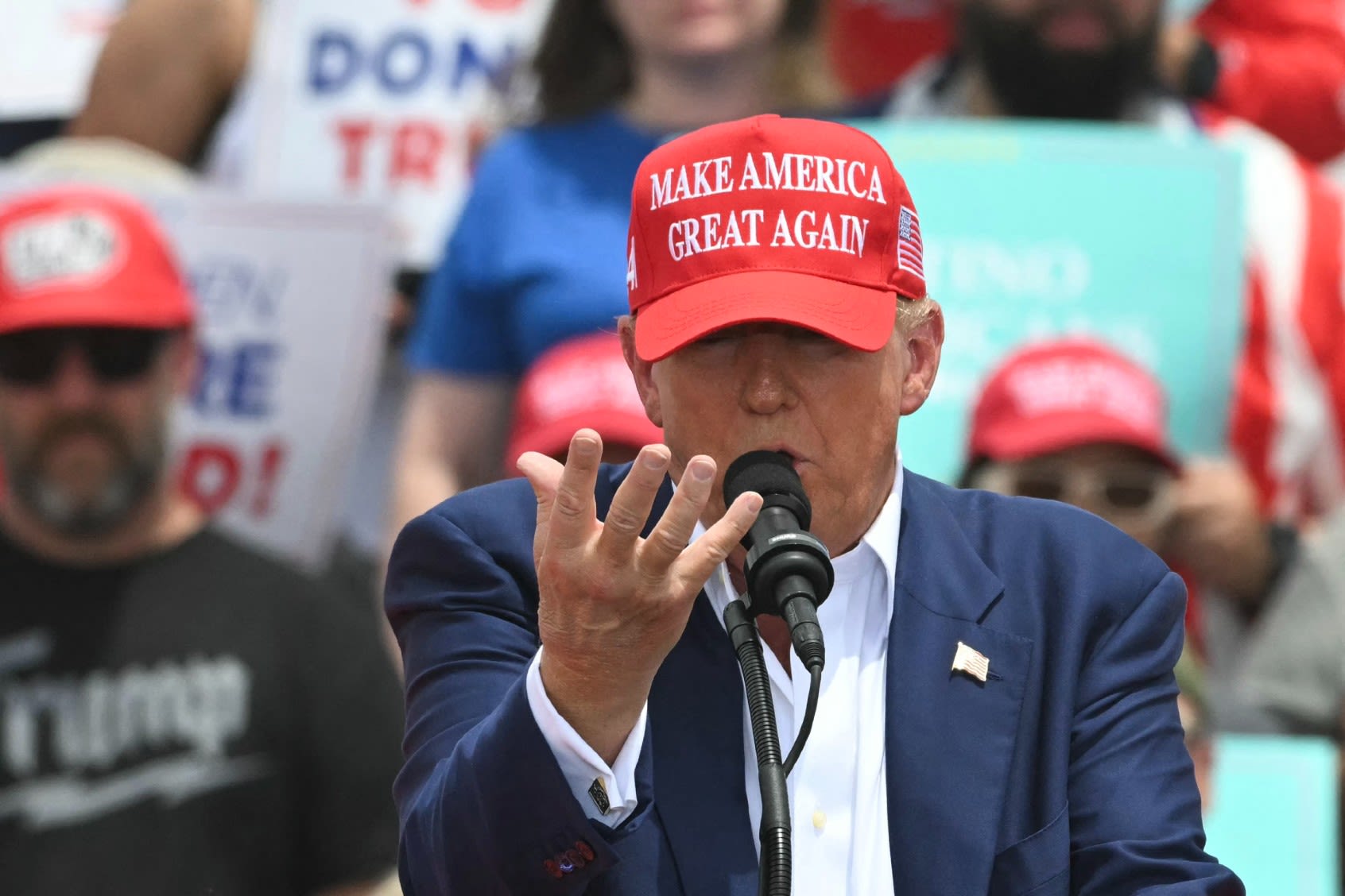 Trump says pilots, "like beautiful Tom Cruise but taller," told him UFOs exist