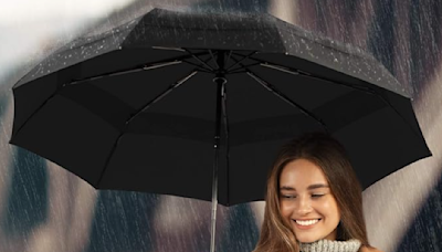 ¿Sol, lluvia o viento? Este paraguas de teflón te mantiene a salvo y aseguran que dura años
