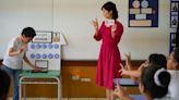 Princesa Kako de Japón visita escuela para sordos en Perú tras fin de semana en Machu Picchu