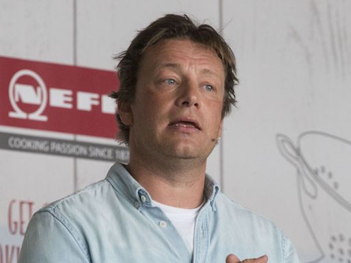 Jamie Oliver: Jennifer Aniston engagierte ihn für Brad Pitts 40. Geburtstag