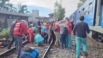 Choque de trenes deja al menos 70 heridos en Buenos Aires - La Tercera