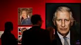 Un siglo de retratos fotográficos de la monarquía británica en una exposición en el Palacio de Buckingham