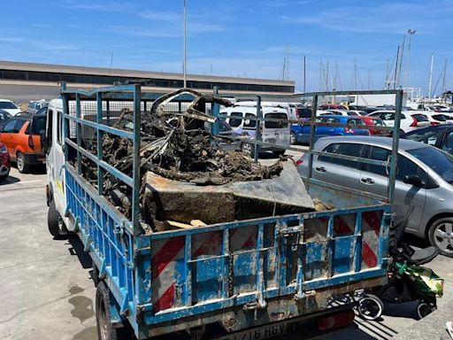 Las imágenes de la limpieza marina del puerto de Dénia