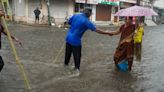 Water recedes from parts of Surat city after rain stops; people start leaving shelter homes