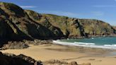 Incredible beach with no tourists has picturesque cliffs and is an hour away