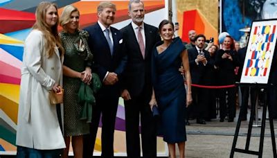 Este gesto de Felipe sobre Letizia ha dado pie a todo tipo de especulaciones: de arrebatos de amor a la preocupación por su enfermedad