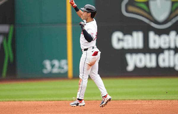 Steven Kwan homers, takes over as majors' leading hitter as Guardians roll over White Sox 8-4