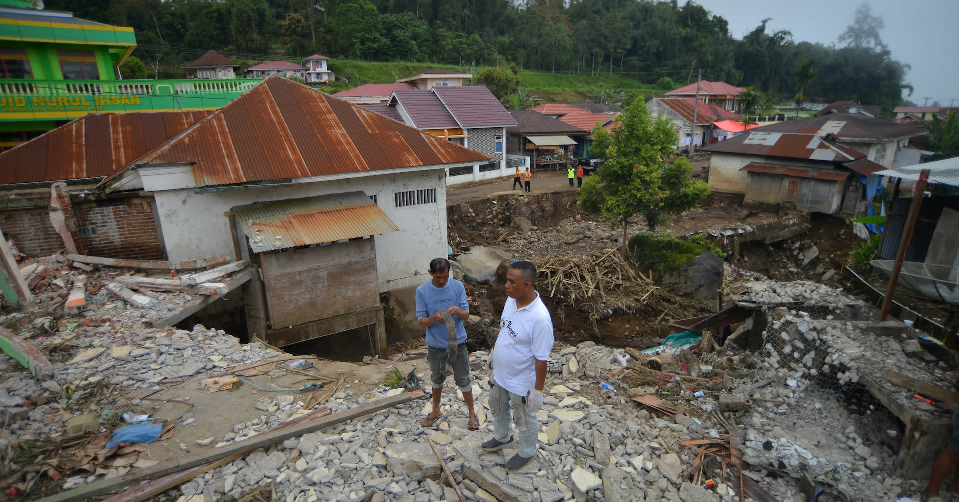 Indonesia's toll rises to 62 from deadly Sumatra floods, 25 still missing