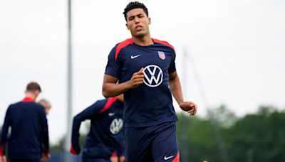 Chelsea sign USMNT prospect Caleb Wiley, 19