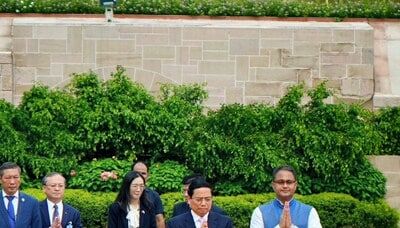 Vietnam PM Pham Minh Chinh pays homage to Mahatma Gandhi at Rajghat