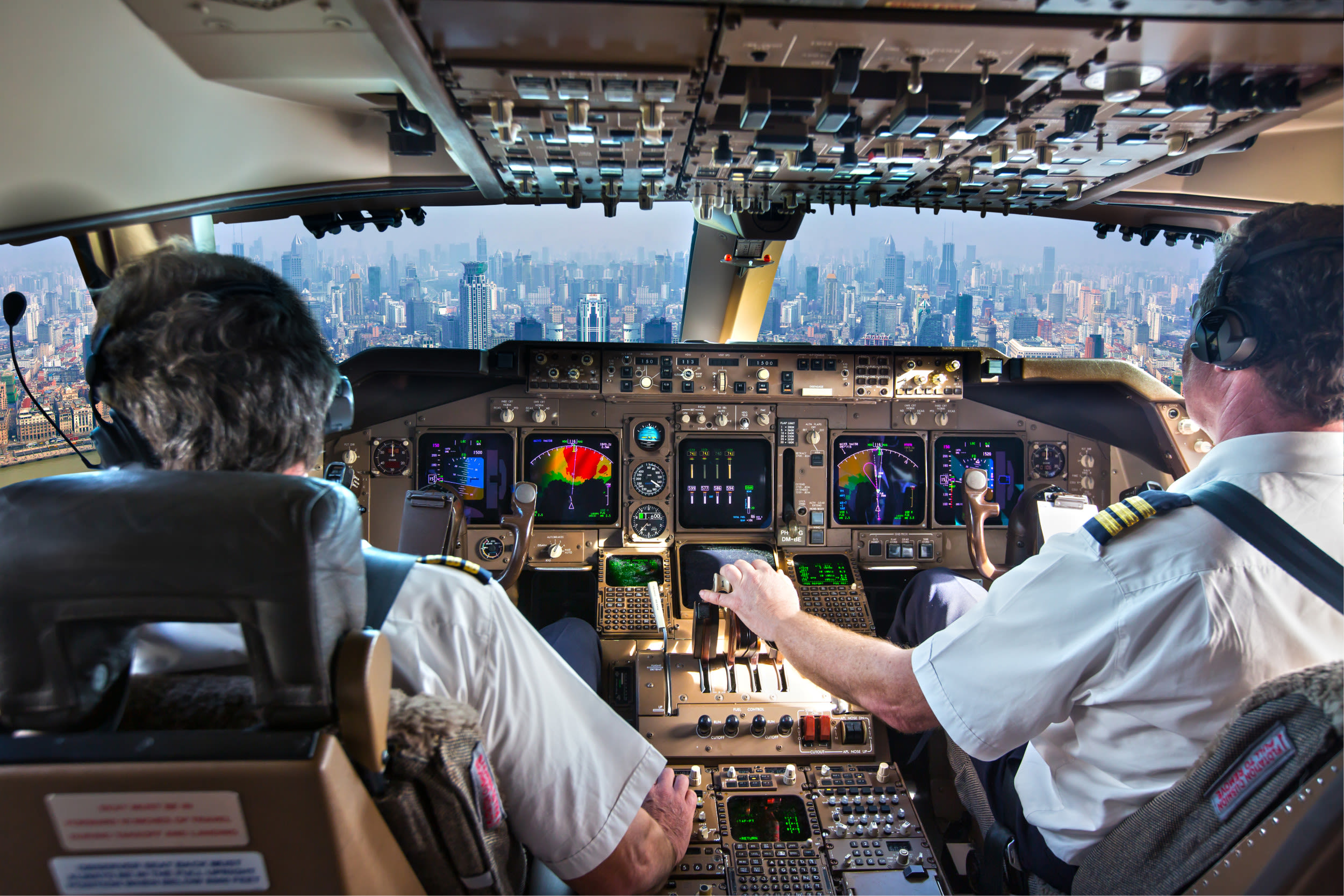 Pilot takes emotional last flight with co-pilot dad retiring after 34 years