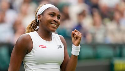 Gauff y Alcaraz avanzan en Wimbledon; Osaka cae