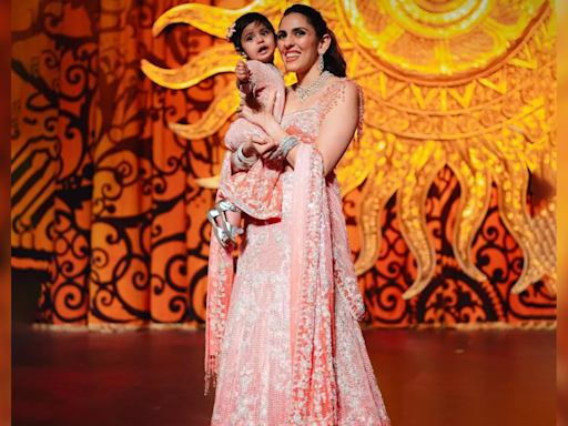 Shloka Ambani and daughter Veda proved to be the cutest mother-daughter duo in matching lehengas | - Times of India