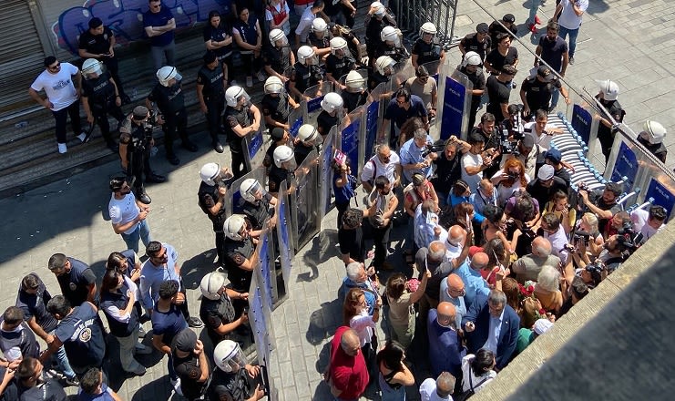 Türkiye: Authorities must open Galatasaray Square permanently to Saturday Mothers/People ahead of their historic 1,000th vigil for missing relatives