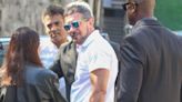 Antonio Banderas surpreende moradores do Vidigal com visita inesperada