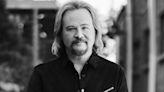 Travis Tritt will perform in Evansville this summer