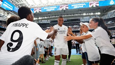 Mbappé arrives at Madrid: A massive crowd, but no frills, for club's next superstar