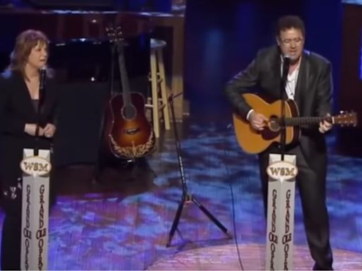 Vince Gill Performs Heart-Wrenching Duet With Patty Loveless In Honor Of His Late Brother