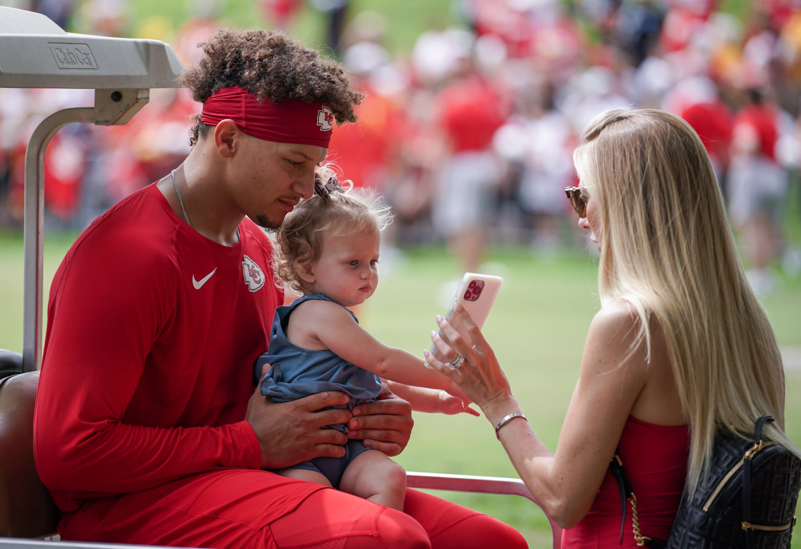 Chiefs QB Patrick Mahomes and Brittany Mahomes reveal the gender of Baby No. 3