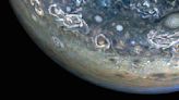 Júpiter colorido: Nasa divulga imagens "caóticas" de ciclones e nuvens sobre o planeta | GZH